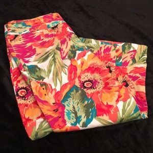 🦊 Bandolino floral crop pant. Beachtime